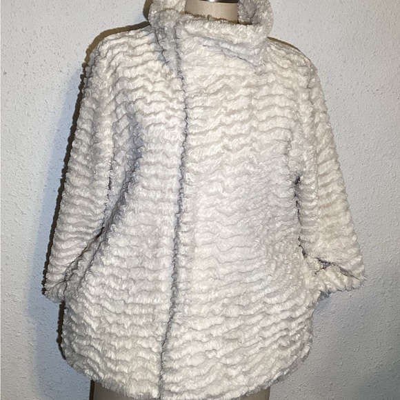 Patagonia pelage faux fur jacket size large - Picture 5 of 10